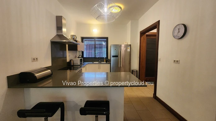 Appartement meublé 3 chambres à louer à Moka (172m²). Magnifique environnement donnant sur la rivière. Ref 16186.