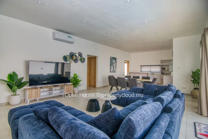 A VENDRE - Marché local - maison entièrement meublée  - Grand Baie, 160m², terrain 380m², 5 chambres, piscine privée,...