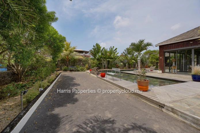 Magnificent Balinese-style RES villa for sale in a secure residential complex in Grand Baie