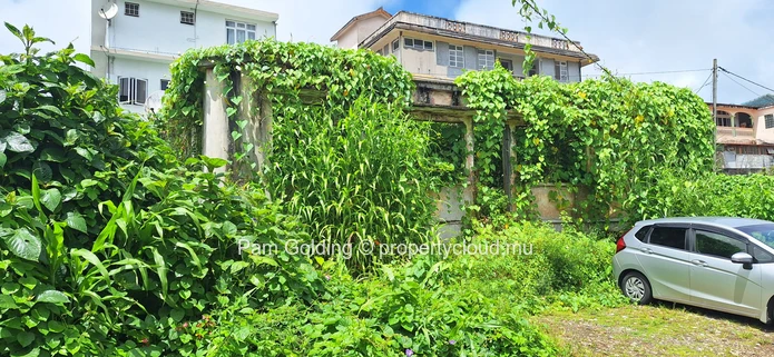 Exceptional Plot of Land in Curepipe – Prime Location with Endless Potential!