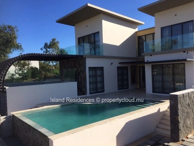 Fully furnished and well equipped modern villa with 6 bedrooms, pool and garage in a secure residence