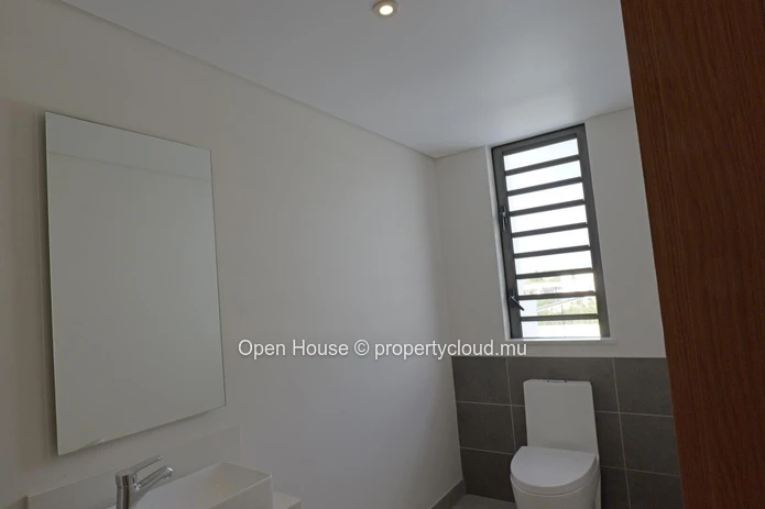 Penthouse PDS à vendre à Trou aux Biches, 345m², 3 chambres, piscine commune, accessible aux étrangers, plage, parkin...