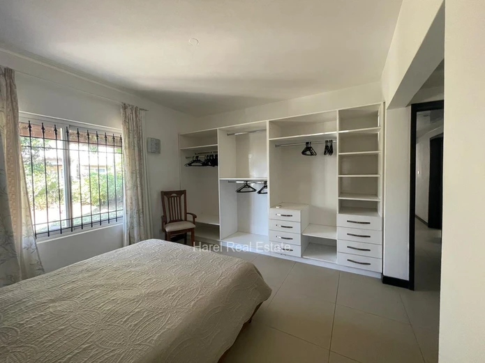 Penthouse avec une piscine commune