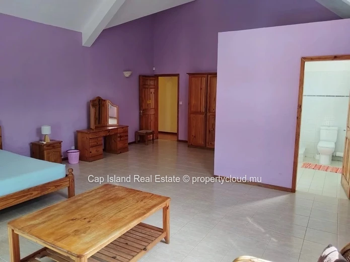 À Vendre – Villa Spacieuse avec Cottage Privé à Péreybère