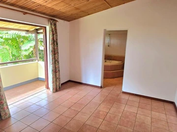 6 Bedroom Villa
