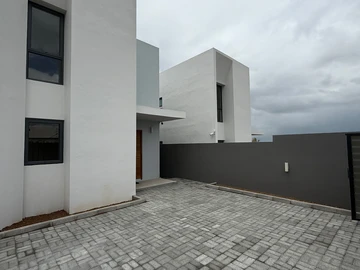 4 Bedroom Townhouse, Duplex