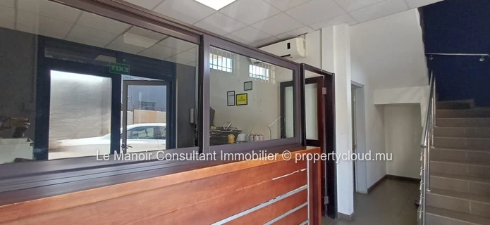 Batiment Industriel avec Bureaux