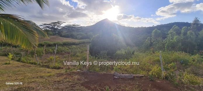 Unique opportunity -Residential Land for Sale – 4,275 m² in Chamarel
