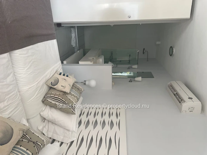 Pointe aux Biches - maison 3 chambres pieds dans l'eau avec piscine privée