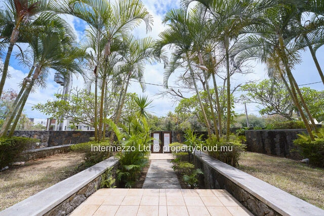 Apartment for Sale Mont Choisy – Garden Level, Private Garden, Mont Choisy & Trou aux Biches Beaches on Foot | Foreig...