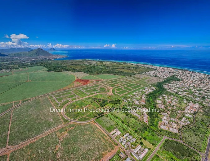 Terrains Residentiels Vue Mer & Montagne A Flic En Flac – Ile Maurice
