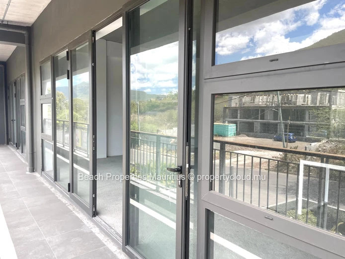 59m² Commercial Unit with Balcony & Parking