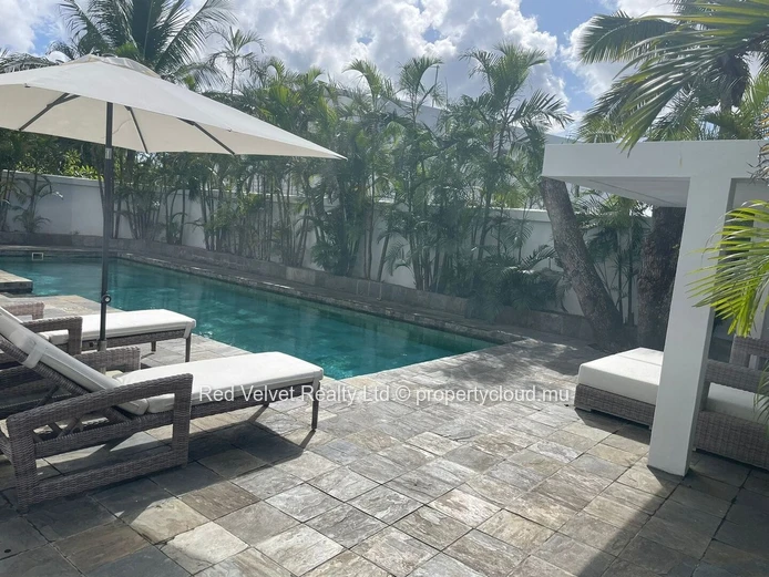 Luxury Villa for Rent in Pointe aux Canonniers | Beachfront Residence