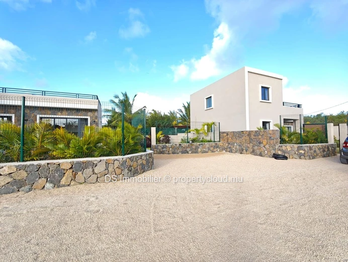 À Louer – Villa 3 Chambres avec Piscine Privée et Jardin