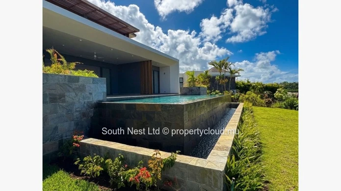 Luxury villa with access to a 5-star lifestyle in Valriche