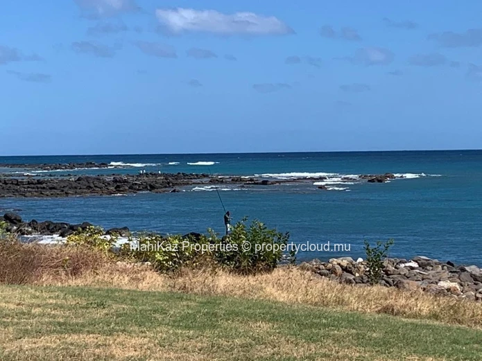 Beachfront 3-Bedroom Apartment for Rent in Flic en Flac, Mauritius – Luxury Coastal Living