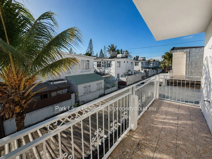 For Rent – Four-Bedroom Duplex with Open Views in Péreybère