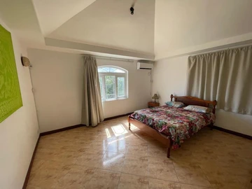 6 Bedroom House