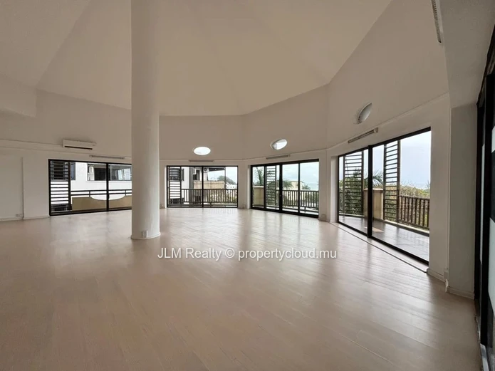 For Rent – Spacious 128 m² Office with Sea View in Tamarin, Mauritius