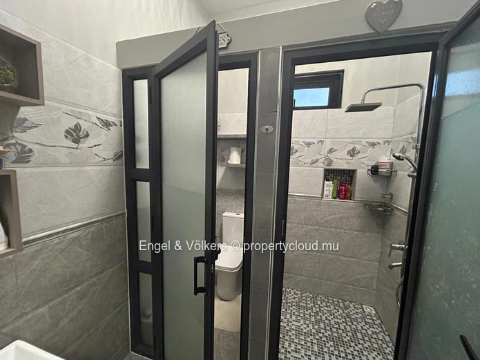 Spacious 5-Bedroom Individual House for Sale — Reserved for Mauritian Citizens