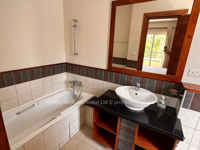 Location: Appartement 3 chambres, 2 salles de bains à Pereybere, Grand Baie - Piscine et Front de mer