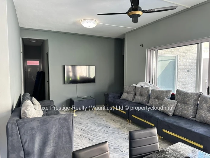 Villa moderne 3 chambres avec piscine privée à louer à Pereybere | Rs 60,000 par mois