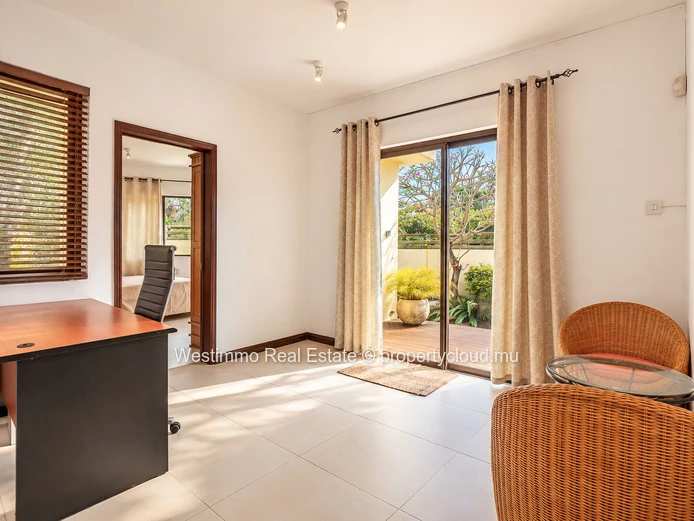 4-bedroom family villa with pool in Black River