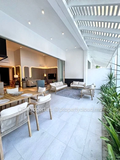 Luxurious beachfront apartment