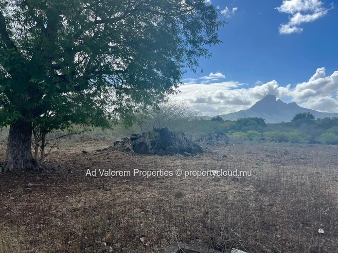 2,470m² Residential Land for Sale in Rivière Noire
