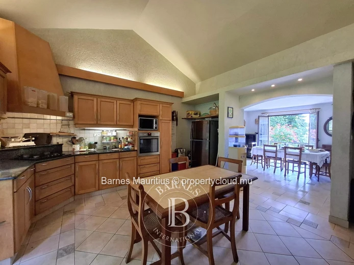 FLOREAL - Maison spacieuse et polyvalente - 440m²