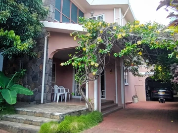 6 Bedroom House