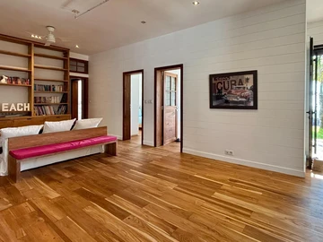 6 Bedroom Villa