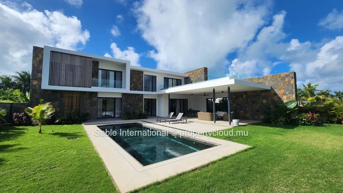 Villa de luxe avec piscine privée à Roches Noires! Entièrement meublée.