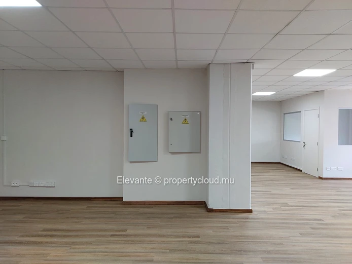 Prime office for rent in Phoenix Industrial Zone!