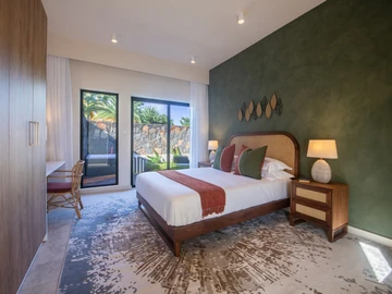 Expertly interior designed, a fabulous fully furnished modern villa ready to move.