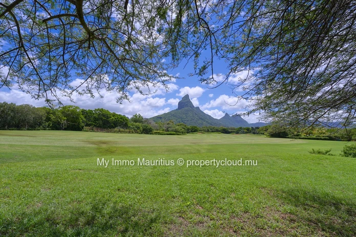 High-End Villa on Tamarina Golf Course – Exclusive Estate