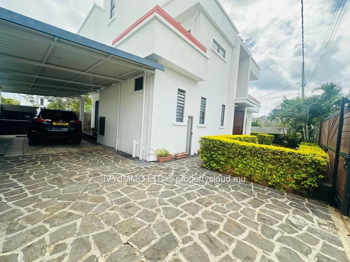 New Listing – Spacious 4-Bedroom Villa for sale in Mont Choisy