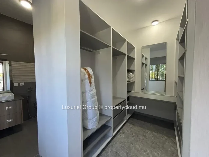 Elegant House in Calodyne, in a Quiet and Peaceful Reside