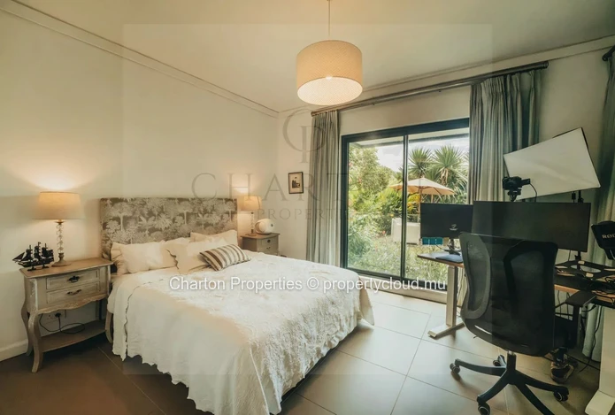 The luxury of a private garden, the freedom of an apartment