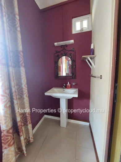 Stylish second-floor penthouse for rent in Pointe aux Piments.