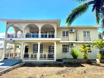 8 Bedroom Villa