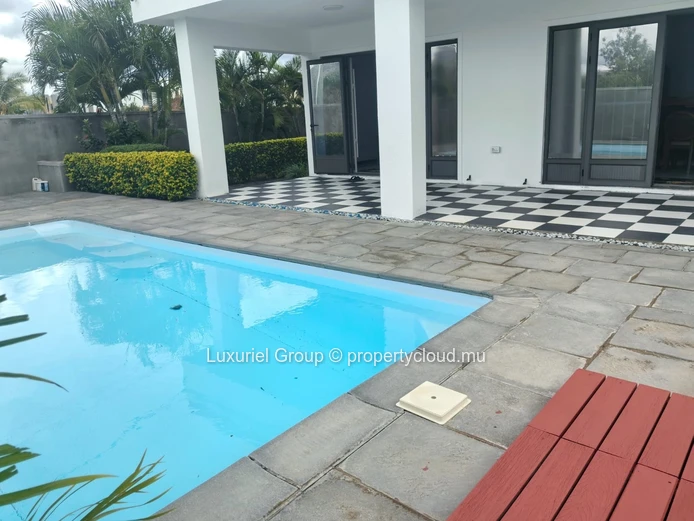 Villa Spacieuse avec Piscine Privée, Rooftop et Sécurité – Mont Choisy