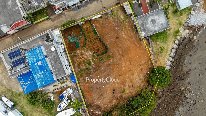 For Sale - Plot Of Land (Near The Sea) - Poudre D'or Hamlet 