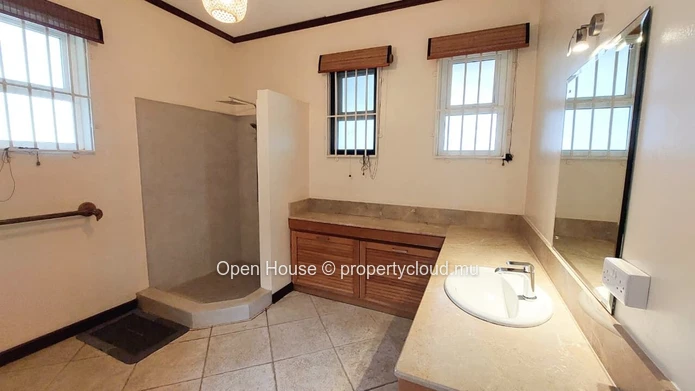 Elegant 4-Bedroom Residence for Rent in Bain Boeuf