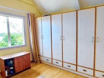 Seafront villa with outbuilding and office space 