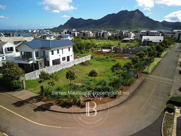 MOKA - Residential Plot of Land - 811m²