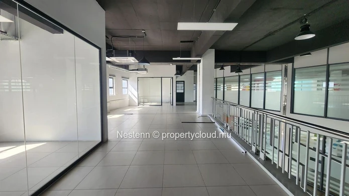 Bureau moderne de 292 m² à Phoenix, avec 6 places de parking, ascenseur privé, groupe électrogène, parking sécurisé e...