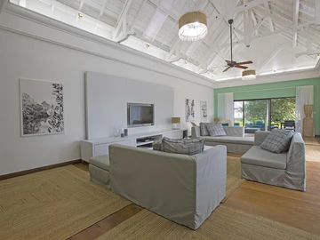 5 Bedroom Villa