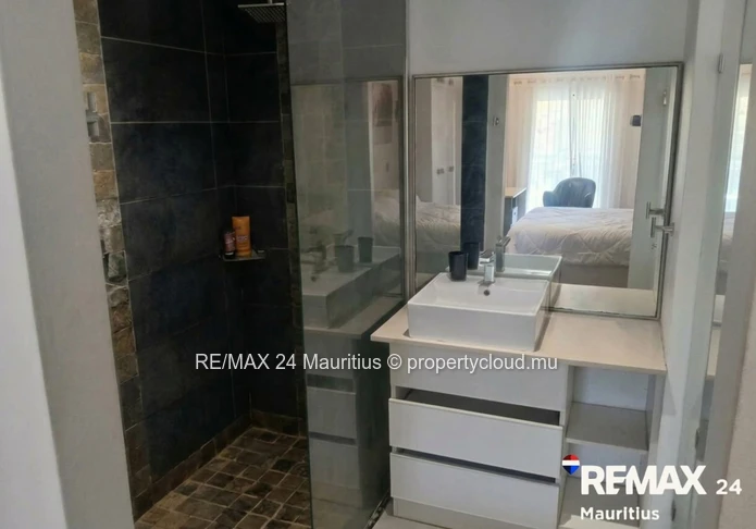 Cape Bay Living - 2-Bedroom En Suite Units with Private Jacuzzi