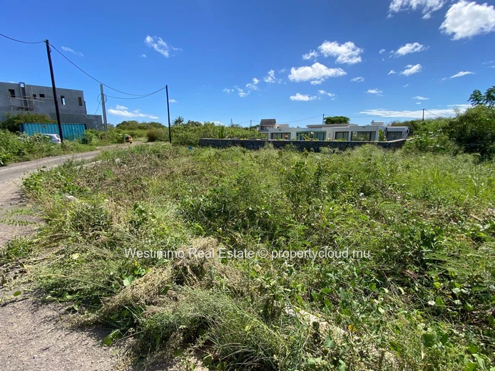 507 m² residential land for sale in Péreybère